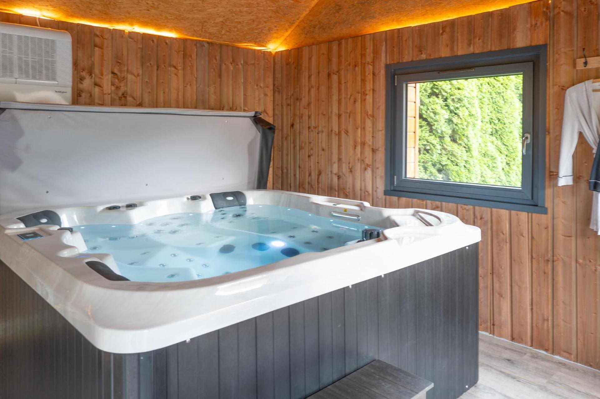 Chalet La Calougeotte, Jardin, Spa Et Sauna Prives Le Menil Luaran gambar