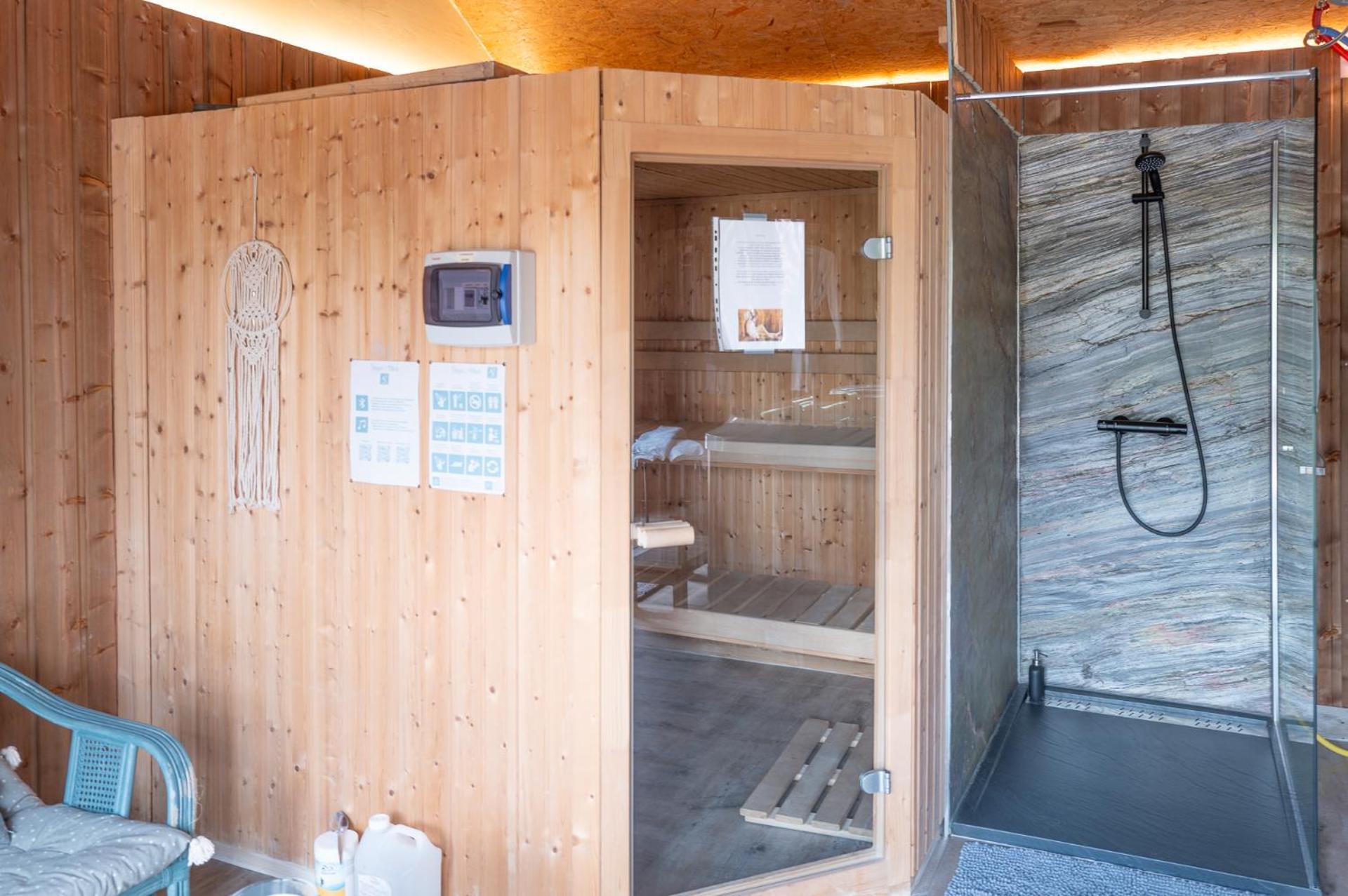 Chalet La Calougeotte, Jardin, Spa Et Sauna Prives Le Menil Luaran gambar