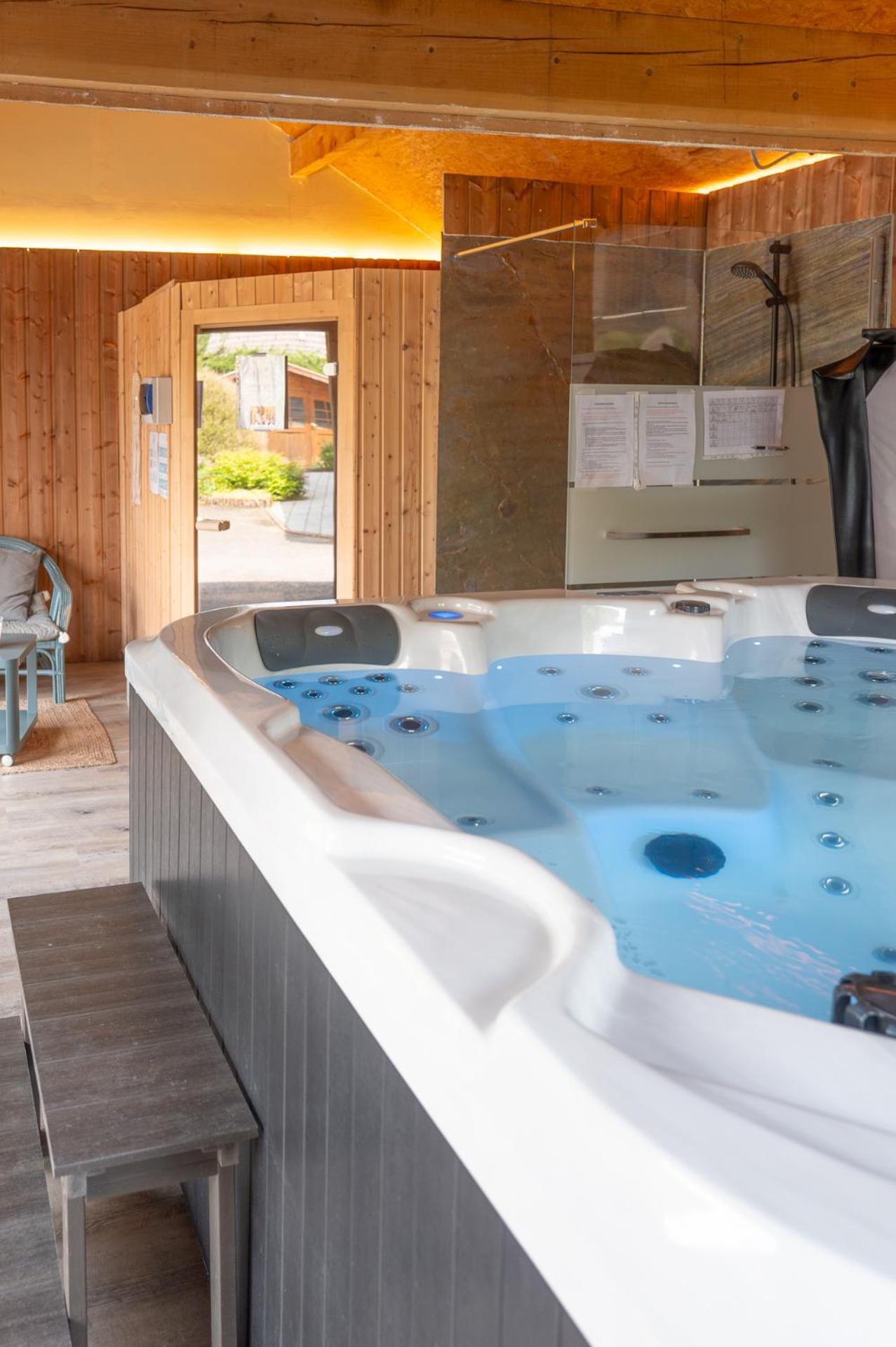 Chalet La Calougeotte, Jardin, Spa Et Sauna Prives Le Menil Luaran gambar