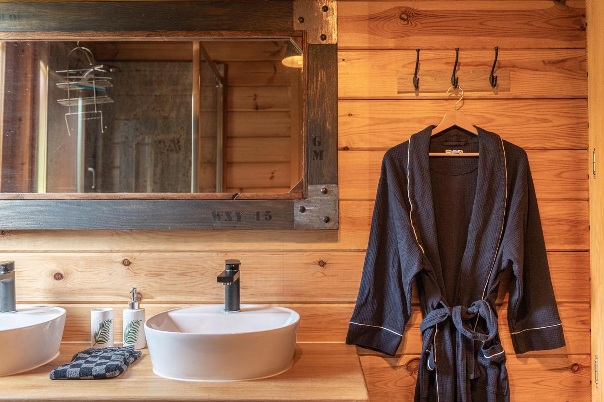 Chalet La Calougeotte, Jardin, Spa Et Sauna Prives Le Menil Luaran gambar
