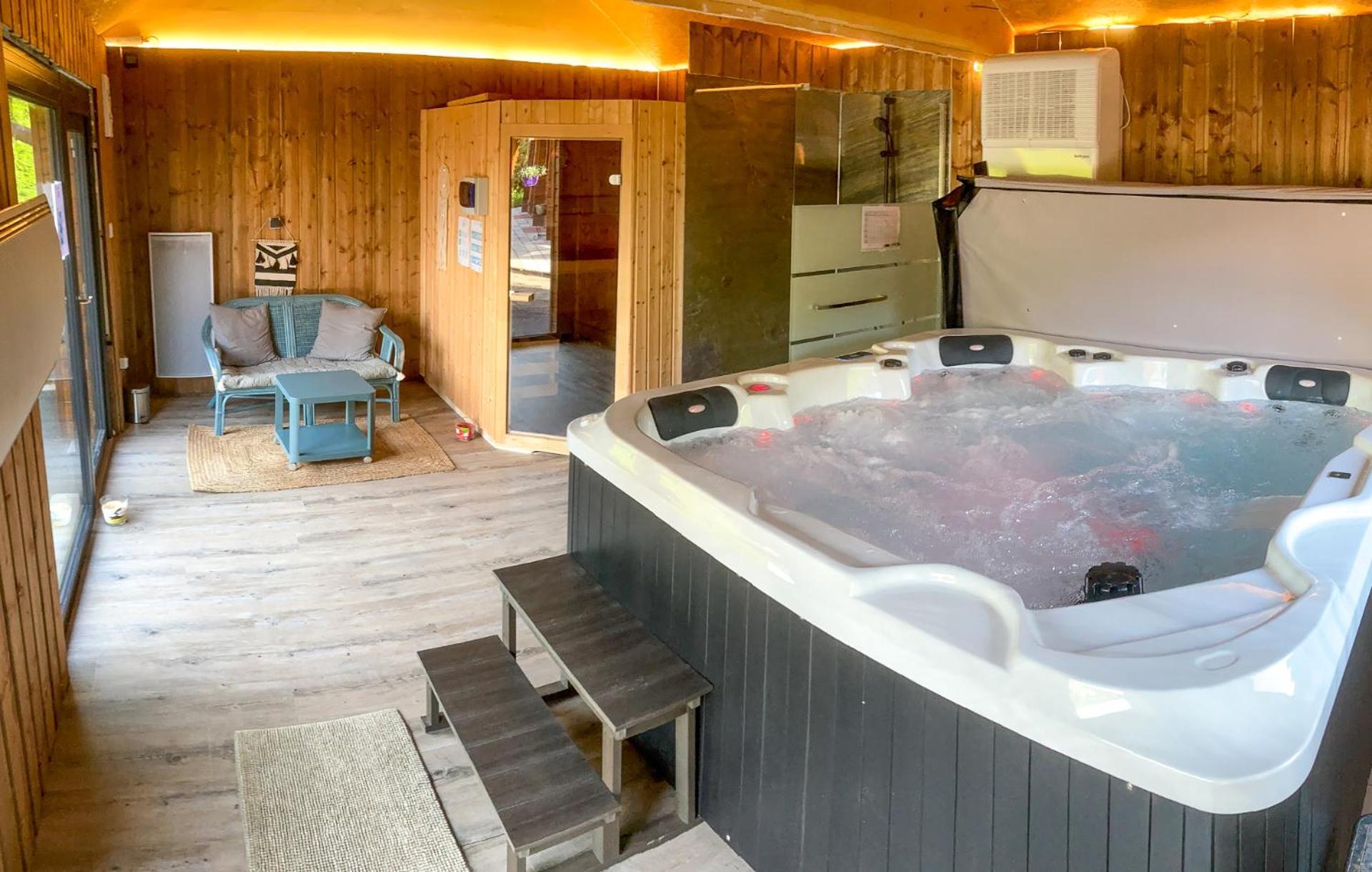 Chalet La Calougeotte, Jardin, Spa Et Sauna Prives Le Menil Luaran gambar